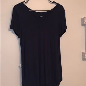 size small, black gap t-shirt. very loose.